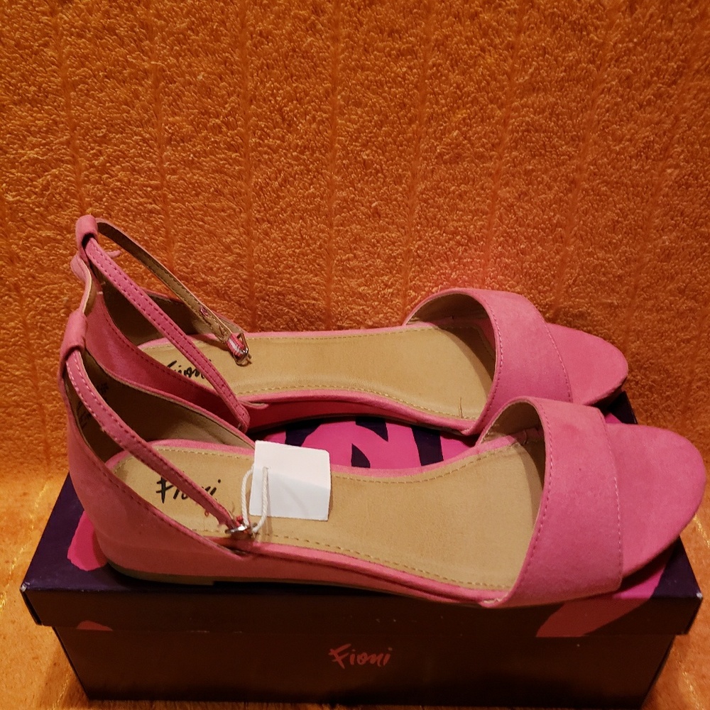 Fioni sandals